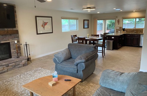Rio Rancho House | El Nido del Sol Great Location 4 bdrms close to Intel Rust Medical Balloon Park