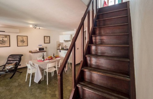 Vernazza Apartment | El Nin Apartment with Terrace