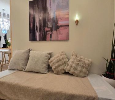 Balibago Apartment | El Nissi Staycation, The Farmhouse Suite, Enchanted Kingdom