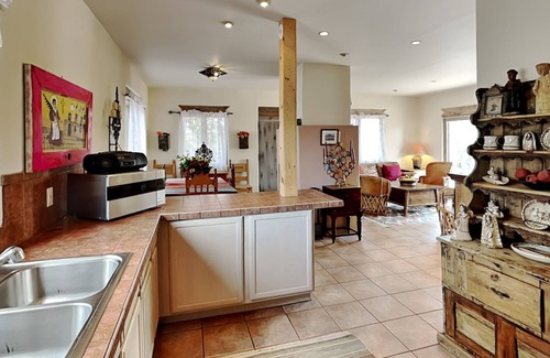 Las Campanas House | El Otro Tierra | Cozy Retreat, Mountain Views + Near Downtown