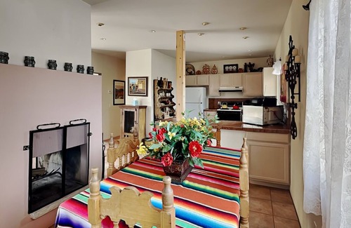 Las Campanas House | El Otro Tierra | Cozy Retreat, Mountain Views + Near Downtown