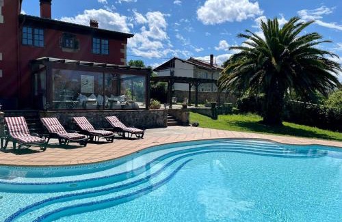 Liano Villa | El palacio de Liaño pool chillout bbq