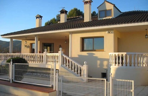 Ontinyent Apartment | El Parque holiday apartment in Ontinyent with private pool