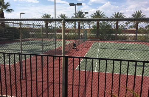 Palm Desert House | El Paseo Village Newly renovated Condo