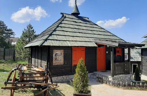 Zlatibor Apartment | El Paso City, Zlatibor - Unique Wooden Cottages, Treehouse, Wild West Rooms, accommodation 1-6 people