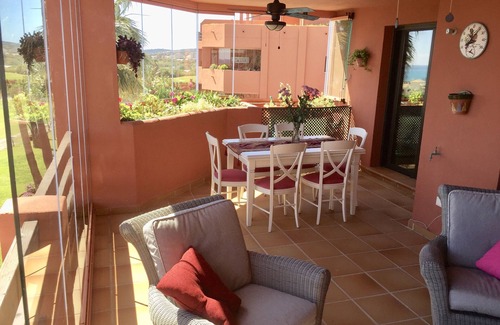 Casares Apartment | El Patio de Doña JulianStunning front line 18th hole & full Sea views