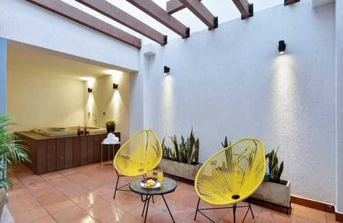 Cali Apartment | El Peñon - 3-Bed Jacuzzi Pad with Fast 300MB WiFi