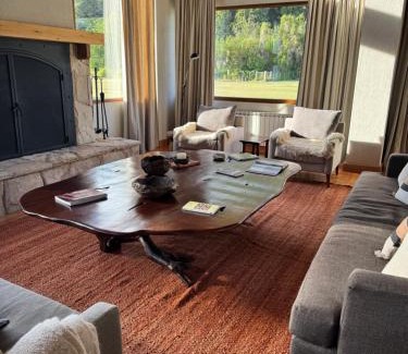Cholila Hotel | El Pedregoso Flights & Lodge
