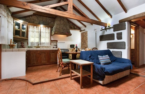 La Guancha Villa | 'El Pilar' with Sea View, Private Pool and Wi-Fi