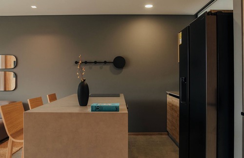 Las Lomas I Apartment | El Poblado, Medellín - Private Hot Tub & Balcony - AC-300mb- Deluxe - Wake 1015!