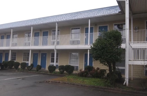 Little Rock Hotel | El Rancho Motel
