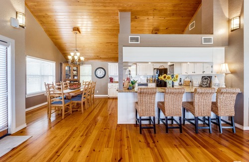 Canyon Lake House | "El Rancho Regenia" Special - Book 3 nights, get 4th free- excludes all holidays