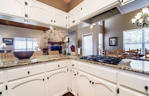 Canyon Lake House | "El Rancho Regenia" Special - Book 3 nights, get 4th free- excludes all holidays
