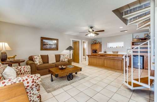 Canyon Lake House | "El Rancho Regenia" Special - Book 3 nights, get 4th free- excludes all holidays