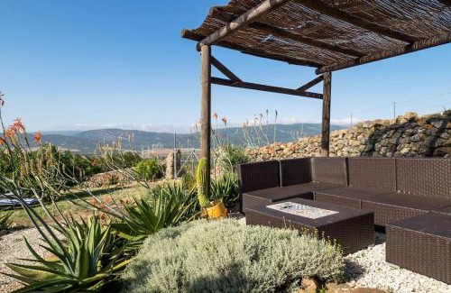 Facinas Ski Chalet | El Refugio del Viento, Casita Levante con Jardín y Piscina