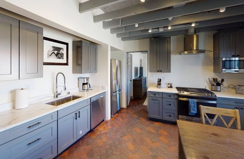 Downtown Santa Fe House | El Rito Casita: Downtown Railyard District, short walk to Plaza