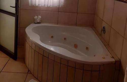 Schoemansville House | El Shadai Guest House & Spa Hartbeespoort