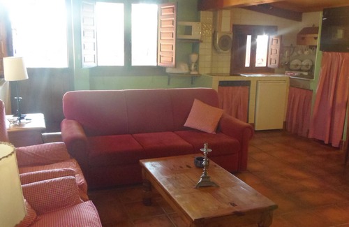 Castrejon de la Pena Cottage | El Uncar - El Gallinero (4 people) Animals are allowed