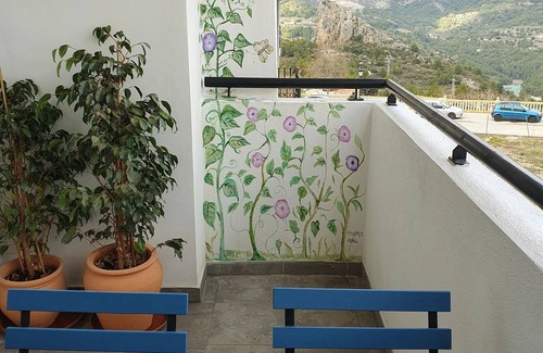El Castell de Guadalest Apartment | El ÚNICO apartment with Jacuzzi and Art.