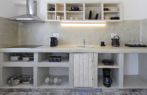 Fira House | El Verano Suites