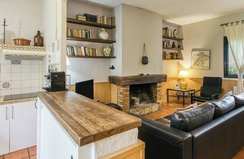Santa Margarida de Bianya Ski Chalet | El Xalet - Mas Prat rural apartment for 6 people