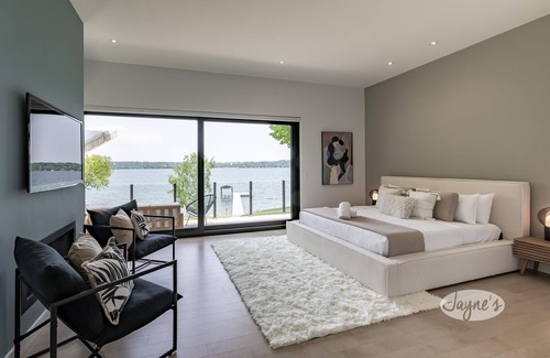 Barrie Cottage | Elaborate 5 bed 7 bath Luxury Cottage on Lake Simcoe! Five Star Resort! Sunset!