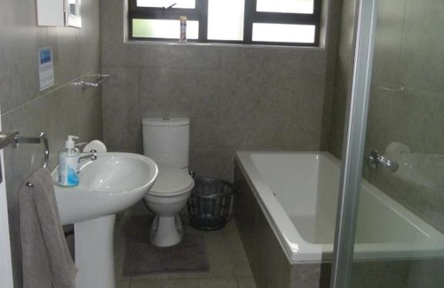 Beacon Bay House | Eland Place Self Catering Guest House