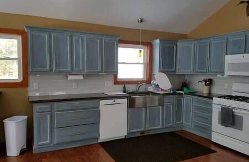 Elberta House | Elberta Bluffs Cottage