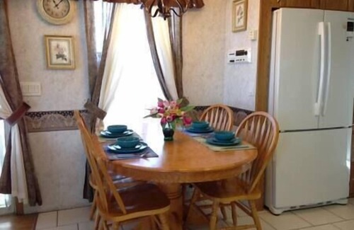Sherkston House | ELCO BEACHFRONT Piece of Heaven - Beautiful Premium Cottage