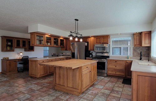 Eldora House | Eldora getaway! Charming 3-bedroom house on an acreage with WiFi, AC/heating.