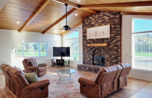 Eldora House | Eldora getaway! Charming 3-bedroom house on an acreage with WiFi, AC/heating.