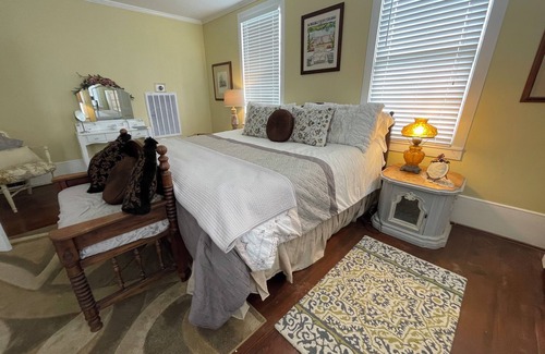 Montgomery Bed & Breakfast | Eleanor- the 170 year old marvel.