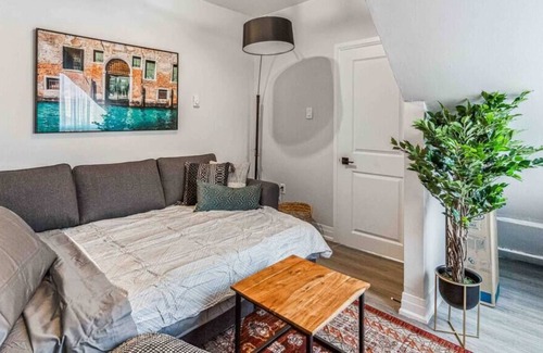 Peterborough Apartment | Electric City Nook | Chic 1 Bed + Sofa Bed