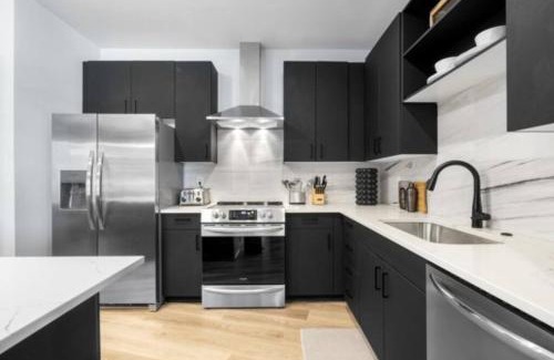 West End Apartment | Electric - Odyssey -Top Floor West End 2 Bedroom - Minutes to Broadway