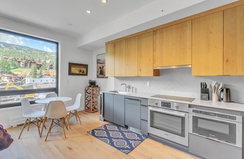 Snowmass Village Cabin | ELECTRIC PASS LODGE UNIT 405 IN SNOWMASS, COLORADO. SKI IN SKI OUT