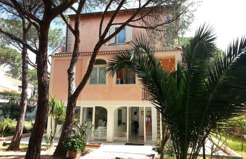 Santa Margherita di Pula Villa | elegant villa of 240 sqm with all comforts 100 meters from a private beach