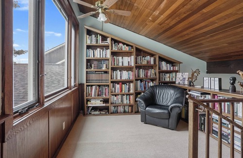 West Bloomfield House | Elegant home with Pine Lake Access in West Bloomfield, Michigan