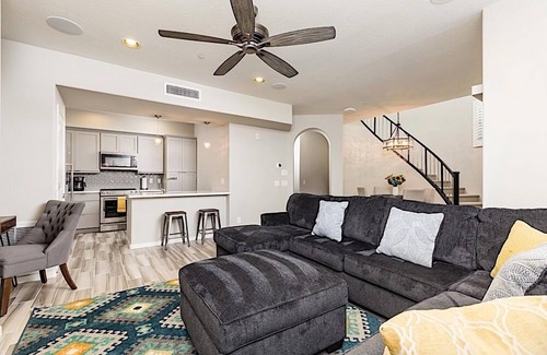 Desert Ridge Condo | Elegance at Desert Ridge - Spacious Townhome