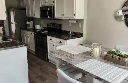 Oakbrook Condo | Elegance at its Best!