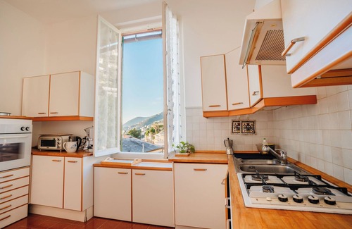 Pieve Ligure Apartment | {Elegance by the sea}-with wifi and garden 200 meters from the cliff