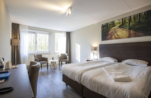 Ellecom House | Elegance & Comfort in a Historic Room with Indoor Swimming Pool Access