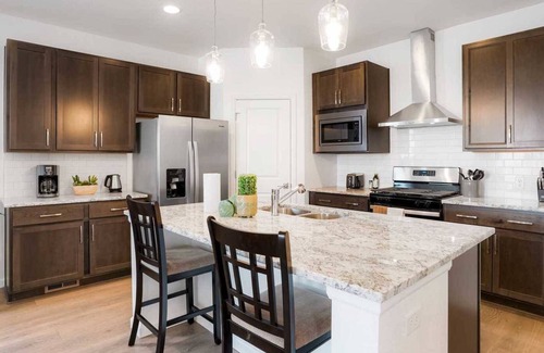 Longmont House | Elegance on High Point Dr