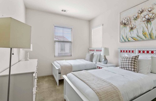 Portola Springs House | Elegancy Acme on Bright Poppy
