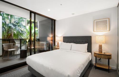 North Melbourne Apartment | Elegant 1-Bed Apartment with Premium Amenities