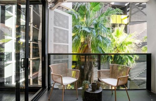 North Melbourne Apartment | Elegant 1-Bed Apartment with Premium Amenities