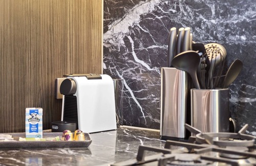 North Melbourne Apartment | Elegant 1-Bed Apartment with Premium Amenities