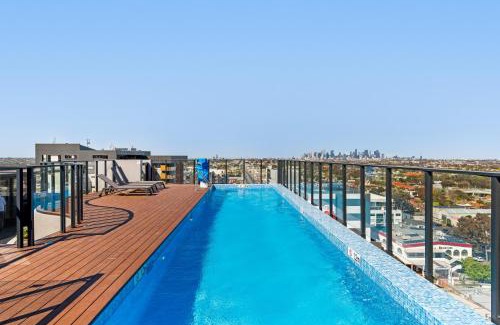 Preston Apartment | Elegant 1-Bed by Shops with Rooftop Swimming Pool