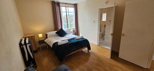 Brondesbury Park Apartment | Elegant 1-Bed Flat, Sleeps 5, London NW6 - 5 mins to Jubilee, Bakerloo & Overground Lines