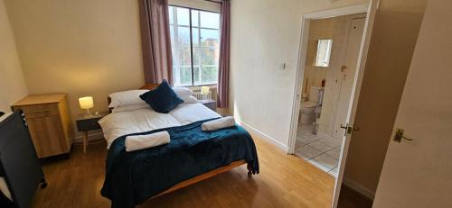 Brondesbury Park Apartment | Elegant 1-Bed Flat, Sleeps 5, London NW6 - 5 mins to Jubilee, Bakerloo & Overground Lines