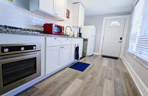 Neartown Cabin | Elegant 1 Bed Montrose - Rome @The Italian Plaza